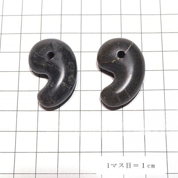 画像5: 【日本銘石】勾玉 大和光石<宮崎県> AAランク グレー 約30mm 日本製 健康、浄化、厄除け パワーストーン 天然石 品番:16413