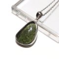 【現品限り】ペンダントトップ　モルダバイト＜チェコ産＞　silver925　シルバー　日本製　才能　能力　魔除け　厄除け　パワーストーン　天然石　品番：16497