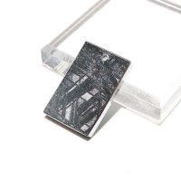 【現品限り】プレート　ギベオン＜ナミビア産＞　シルバー　約27×18mm　穴あき　ケース付き　宇宙のパワー　隕石　パワーストーン　天然石　品番：16543