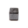 画像3: バラ石　ギベオン＜ナミビア産＞　ブラック　正方形　約12mm　穴あき　一粒売り　宇宙のパワー　隕石　パワーストーン　天然石　品番：16558 (3)