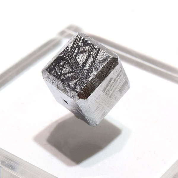 画像1: バラ石　ギベオン＜ナミビア産＞　シルバー　正方形　約12mm　穴あき　一粒売り　宇宙のパワー　隕石　パワーストーン　天然石　品番：16555