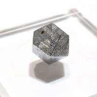 バラ石　ギベオン＜ナミビア産＞　シルバー　カット　約10mm　穴あき　一粒売り　宇宙のパワー　隕石　パワーストーン　天然石　品番：16559