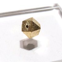 バラ石　ギベオン＜ナミビア産＞　ゴールド　カット　約8mm　穴あき　一粒売り　宇宙のパワー　隕石　パワーストーン　天然石　品番：16608