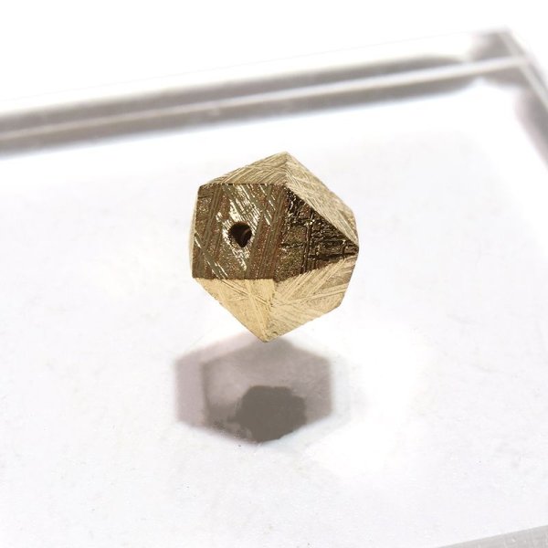 画像1: バラ石　ギベオン＜ナミビア産＞　ゴールド　カット　約8mm　穴あき　一粒売り　宇宙のパワー　隕石　パワーストーン　天然石　品番：16608