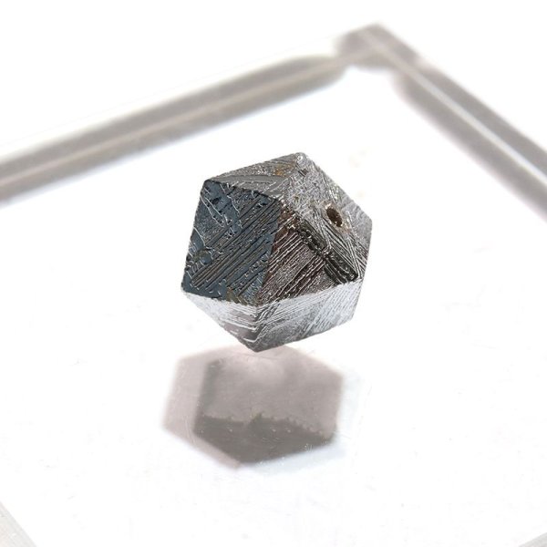 画像1: バラ石　ギベオン＜ナミビア産＞　シルバー　カット　約8mm　穴あき　一粒売り　宇宙のパワー　隕石　パワーストーン　天然石　品番：16607