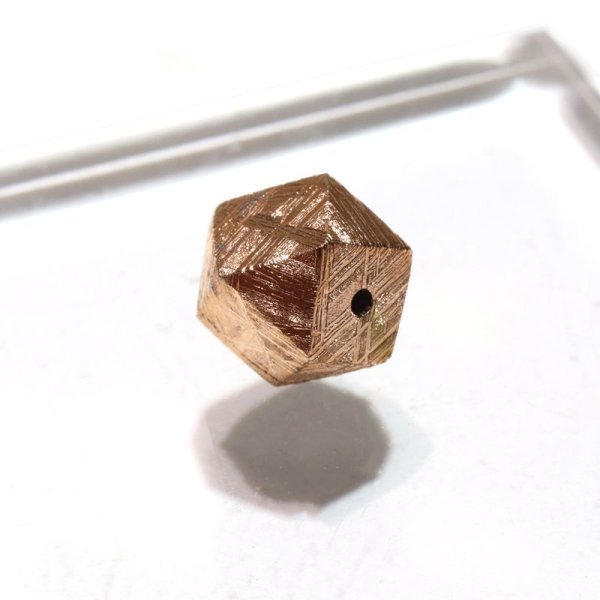 画像1: バラ石　ギベオン＜ナミビア産＞　ピンクゴールド　カット　約8mm　穴あき　一粒売り　宇宙のパワー　隕石　パワーストーン　天然石　品番：16609