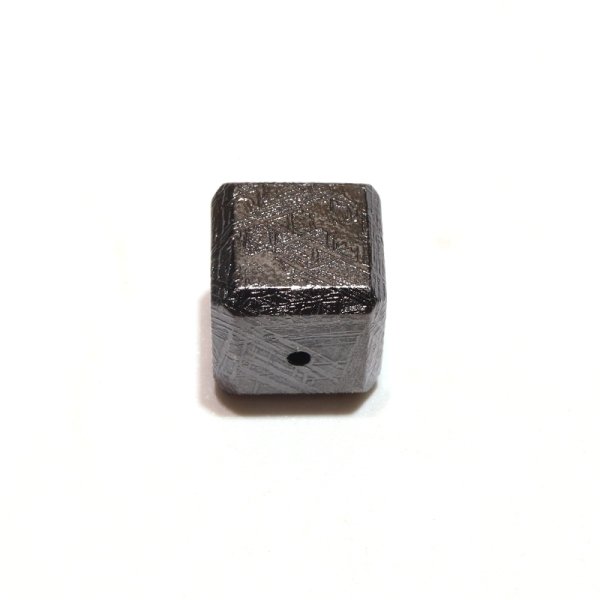 画像2: バラ石　ギベオン＜ナミビア産＞　ブラック　正方形　約10mm　穴あき　一粒売り　宇宙のパワー　隕石　パワーストーン　天然石　品番：16623