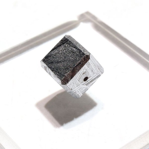 画像1: バラ石　ギベオン＜ナミビア産＞　シルバー　正方形　約10mm　穴あき　一粒売り　宇宙のパワー　隕石　パワーストーン　天然石　品番：16621