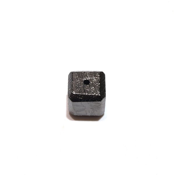 画像3: バラ石　ギベオン＜ナミビア産＞　ブラック　正方形　約8mm　穴あき　一粒売り　宇宙のパワー　隕石　パワーストーン　天然石　品番：16620