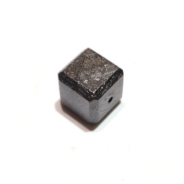 画像3: バラ石　ギベオン＜ナミビア産＞　ブラック　正方形　約10mm　穴あき　一粒売り　宇宙のパワー　隕石　パワーストーン　天然石　品番：16623