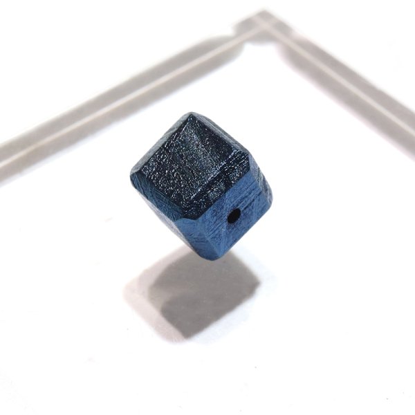 画像1: バラ石　ギベオン＜ナミビア産＞　ブルー　正方形　約8mm　穴あき　一粒売り　宇宙のパワー　隕石　パワーストーン　天然石　品番：16619