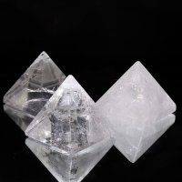 置物　水晶　ピラミッド　浄化　クォーツ　パワーストーン　天然石　品番：17009