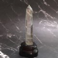 置物　水晶　六角柱　ブラジル産　台付き　浄化　クォーツ　パワーストーン　天然石　　品番：17450