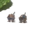 ピアス　ラブラドライト　約4mm　突き刺し型　ステンレス　シルバー　日本製　　運気上昇　幸運　縁起　自由　夢　ヒーリング　天然石　品番：17606