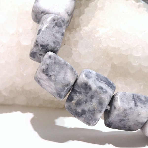 画像4: 【日本銘石】ブレス　秋吉石灰岩＜山口県＞　模様あり　ラフ中サイズ　約14mm　再生　美容　生長　パワーストーン　天然石　品番：18082