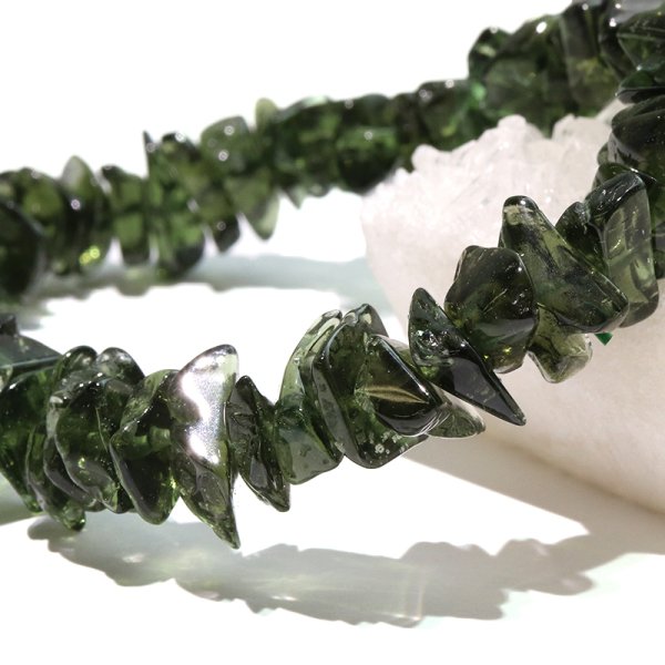 画像4: ブレス　モルダバイト＜チェコ産＞　さざれ　約6.4〜12.4ｍｍ　証明書付き　才能　能力　魔除け　厄除け　パワーストーン　天然石　品番：18531