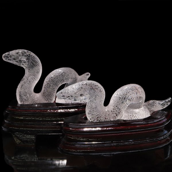 画像4: 置物　手彫り　水晶　蛇　干支　巳　風水　台付き　品番：18943