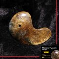 勾玉　ルチル入りマニハール水晶　インド　マニハール地方産　約22〜25×33〜35mm　桐箱入り　ヒマラヤ水晶　品番：19079