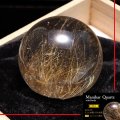 【一点物】丸玉　ルチル入りマニハール水晶　インド　マニハール地方産　約38mm　ヒマラヤ水晶　品番：19083