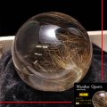 【一点物】丸玉　ルチル入りマニハール水晶　インド　マニハール地方産　約48mm　ヒマラヤ水晶　品番：19081
