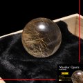 【一点物】丸玉　ルチル入りマニハール水晶　インド　マニハール地方産　約26mm　桐箱入り　ヒマラヤ水晶　品番：19099