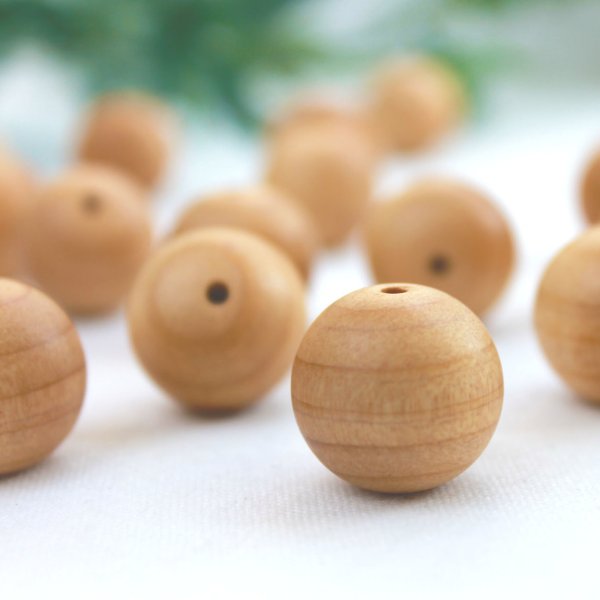 画像1: 【天然木】チベットヒノキ　バラ大玉　約18mm　　品番： 8259