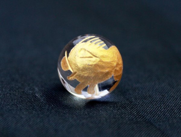画像2: 干支　亥（いのしし）金彫　水晶　12mm　　　　品番： 10900