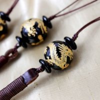 茶　革ひもストラップ　四神　青龍　オニキス（金）　18mm　　　　品番： 9727