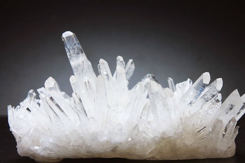 一点物 動画有 原石 中国産 水晶 178g 約10センチ クリスタル 浄化 品番 置物 オブジェ 原石 ストーンクラブ