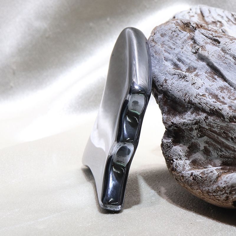 テラヘルツ　鉱石製　マッサージかっさ　約10×6cm　くし形　くぼみ無し　穴あり　健康　美容　ヒーリング　　品番：13238