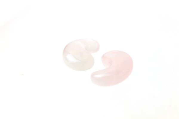 画像2: 古代勾玉 ローズクォーツ まがたま 16mm×11mm    品番: 9889 (2)