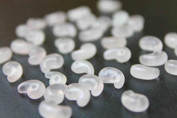 画像2: 勾玉 ローズクォーツ まがたま 10mmx7mm    品番: 9182 (2)