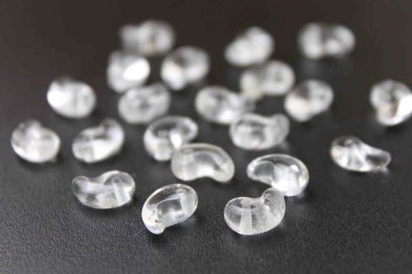 画像2: 勾玉 水晶  まがたま 10mmx7mm    品番: 9512 (2)