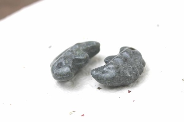 画像2: 【日本銘石】子持ち勾玉 ストークライト 30mm×20mm 品番: 8440 (2)
