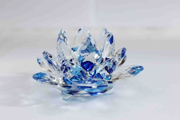 画像2: 【現品限り】クリスタルガラス蓮花台 ブルーカラー 大サイズ  ※割引クーポン・ポイント付与対象外 品番: 10156 (2)