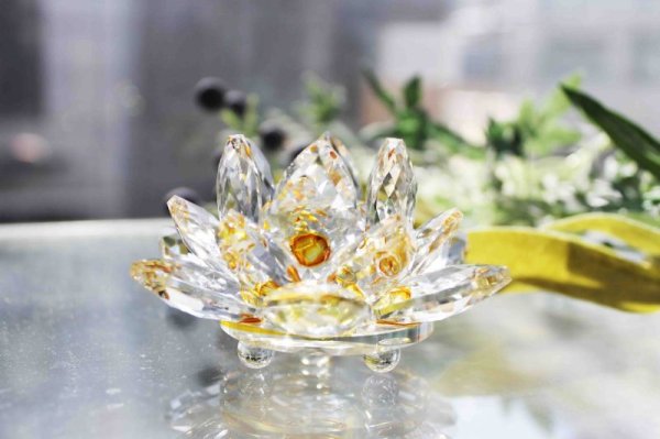 画像2: 【現品限り】クリスタルガラス蓮花台 イエローカラー 小サイズ  ※割引クーポン・ポイント付与対象外 品番: 10088 (2)