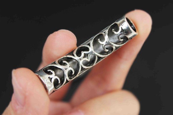 画像2: 真鍮パーツ チューブ型 梵字 約47mm×10mm  品番: 10149 (2)