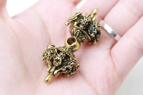 画像2: 真鍮パーツ 五鈷杵 金剛杵 真鍮 ゴールド 約4.5cm  品番: 10276 (2)