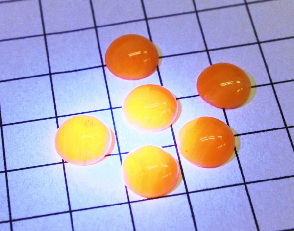 画像6: 【日本銘石】ルース 北海道産蛍光オレンジオパール カボション 約1cm 品番: 10865 (6)