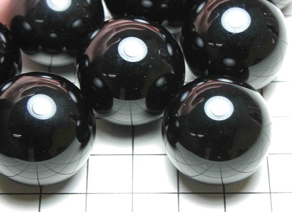 画像2: 丸玉 中国チベット産 モリオンTOPランク 高品質 美しい光沢 漆黒の色合い 約20mm  品番: 7643 (2)