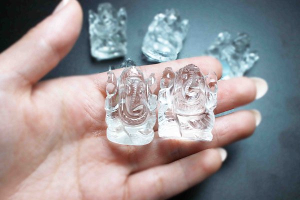 画像4: 置物 透明度抜群 ヒマラヤ産水晶使用 ガネーシャ 3センチから4センチ 品番: 11308 (4)