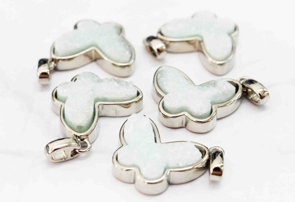 画像2: ドゥルージー SVバタフライチャーム(グリーン) 1.5cm×1.0cm パーツ 素材 アクセサリー 天然石  品番: 7890 (2)