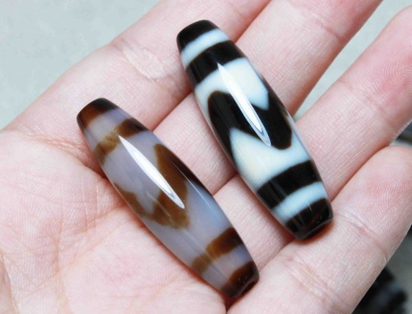 画像3: 至純天珠 ジービーズ 高品質 ツヤ有 虎牙 約38mm 強運 品番: 11676 (3)