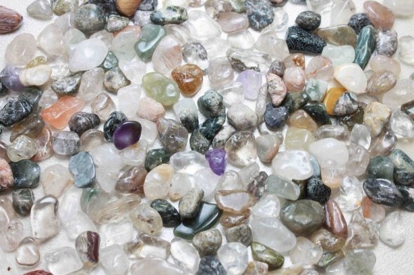 画像3: さざれ ストーンチップ ガーデンクォーツミックス 中粒 1kgパック  品番: 11707 (3)