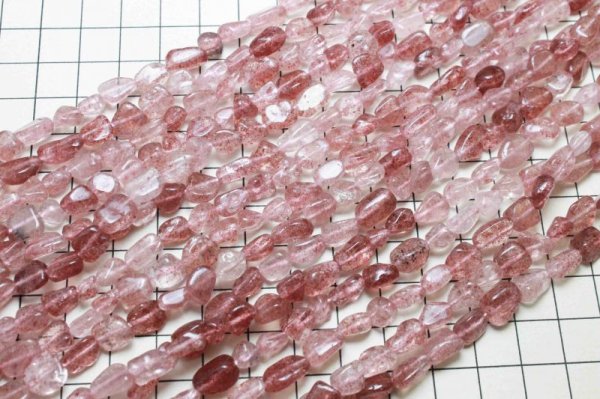 画像4: 連  変形 小粒 タンブル ミニ ストロベリークォーツ 不定形 約6から10mm  品番: 11718 (4)