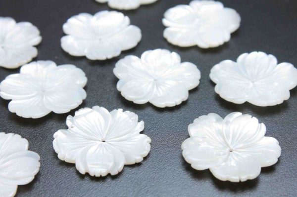 画像3: マザーオブパール 白蝶貝 花 フラワー 桜 彫刻 パーツ 1個 品番: 11831 (3)