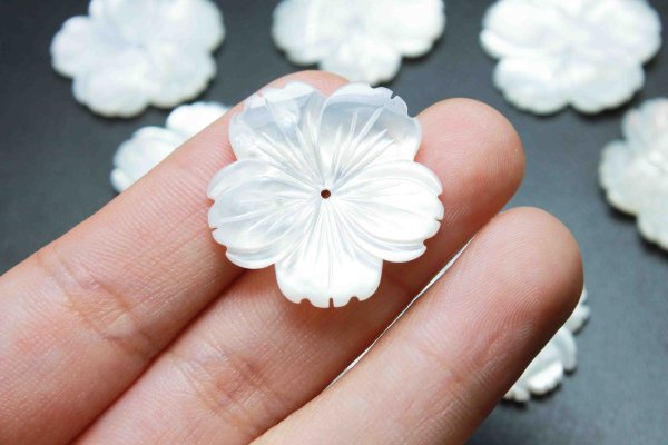 画像4: マザーオブパール 白蝶貝 花 フラワー 桜 彫刻 パーツ 1個 品番: 11831 (4)