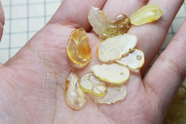 画像5: 【一粒売り】バラ石 蜜蝋アンバー 葉っぱ リーフ 小 品番:11852 (5)