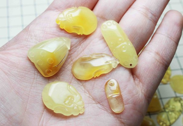 画像5: 【一粒売り】バラ石 蜜蝋アンバー 野菜型 品番:11850 (5)