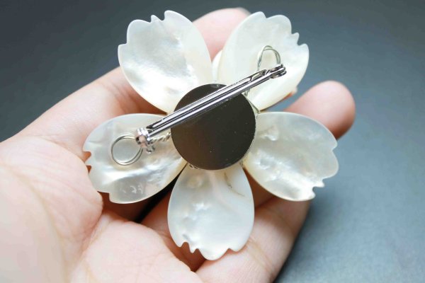 画像3: マザーオブパール 白蝶貝 フラワー 花 デザインブローチ A 品番:11899 (3)